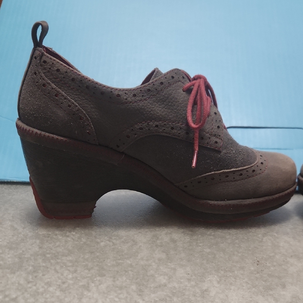 Jambu Women's Gray and Red Wedge Shoes